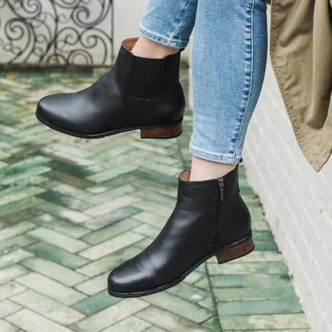 Chelsea Ankle Boots in Black - 12603