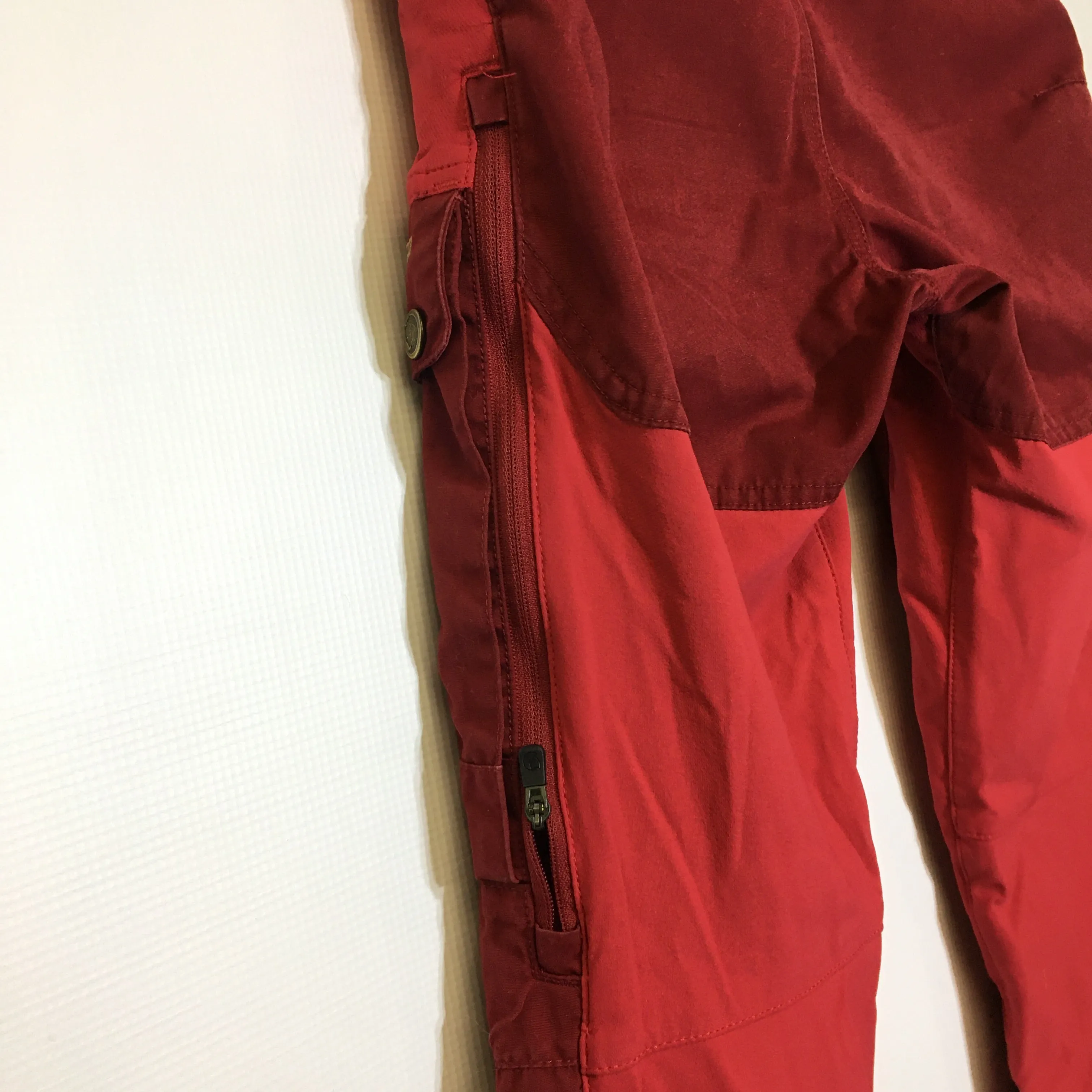 Fjall Raven Women's Hiking Pants - Size 26" Waist - Pre-Owned - YK7Z2V