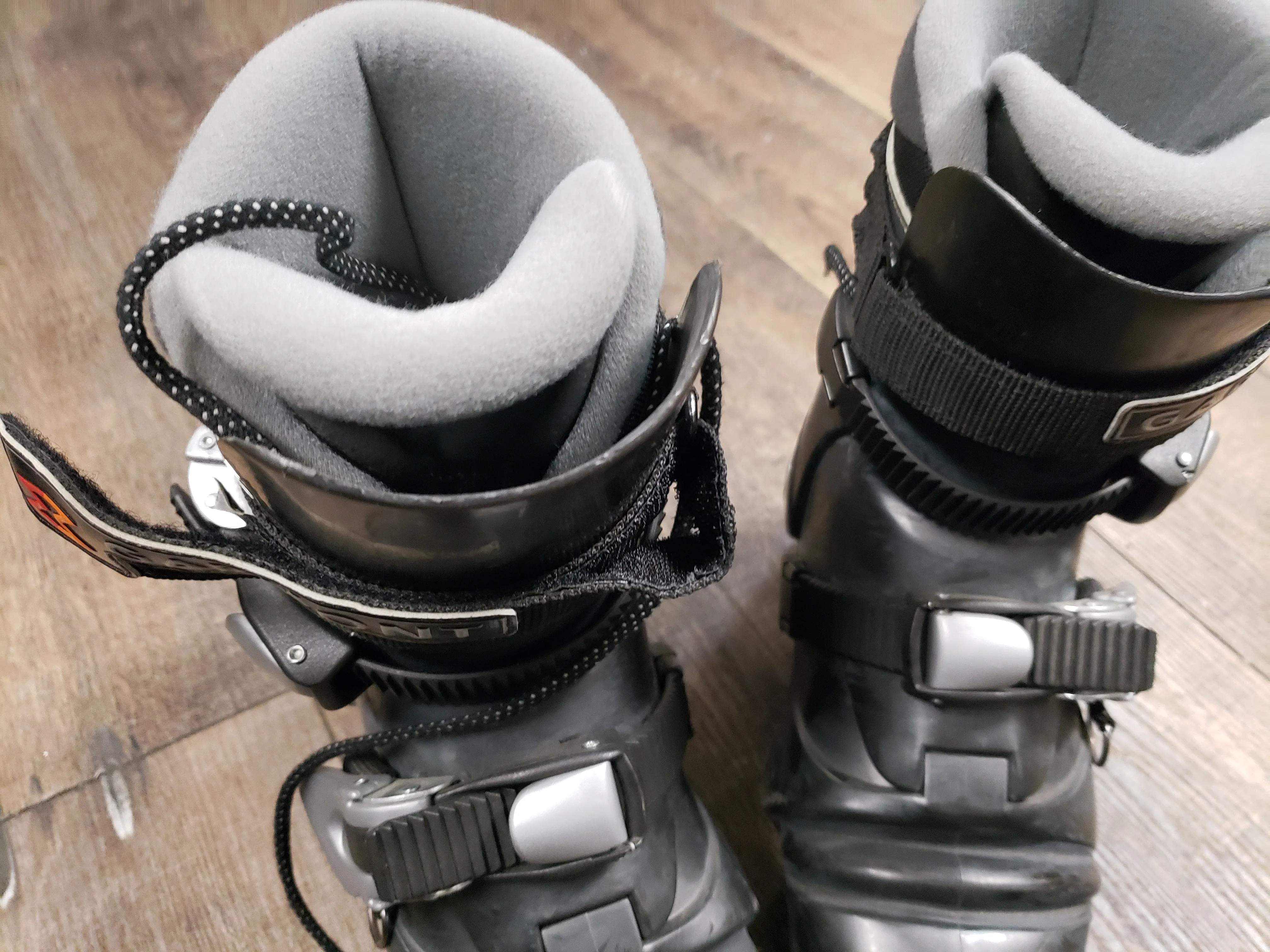Garmont Veloce telemark ski boots mondo 23.0 women 6