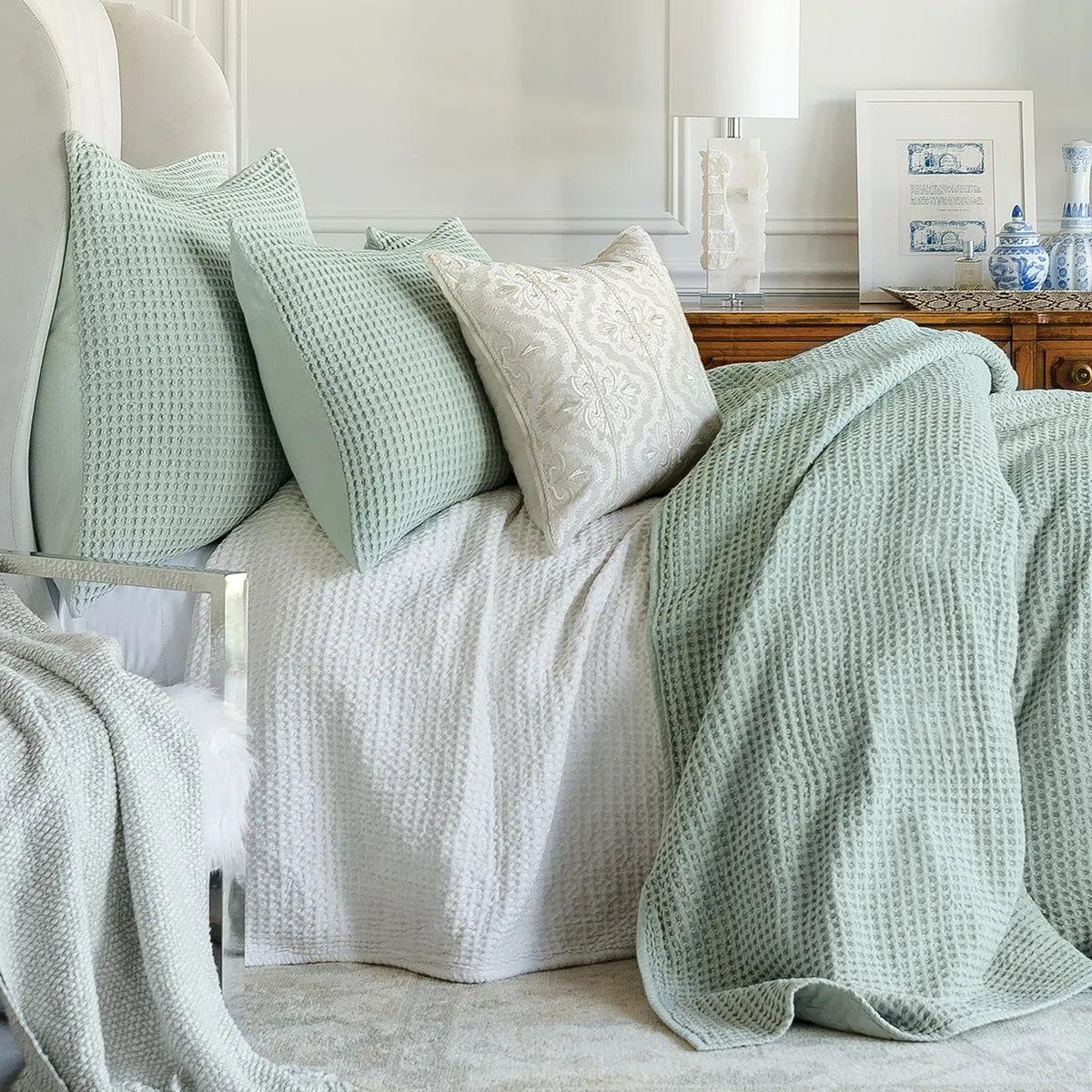 Lyra Pillow
