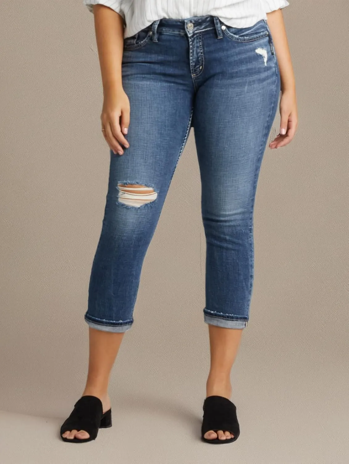 Silver Jeans Co. Women's Elyse Mid Rise Comfort Fit Capri Jeans