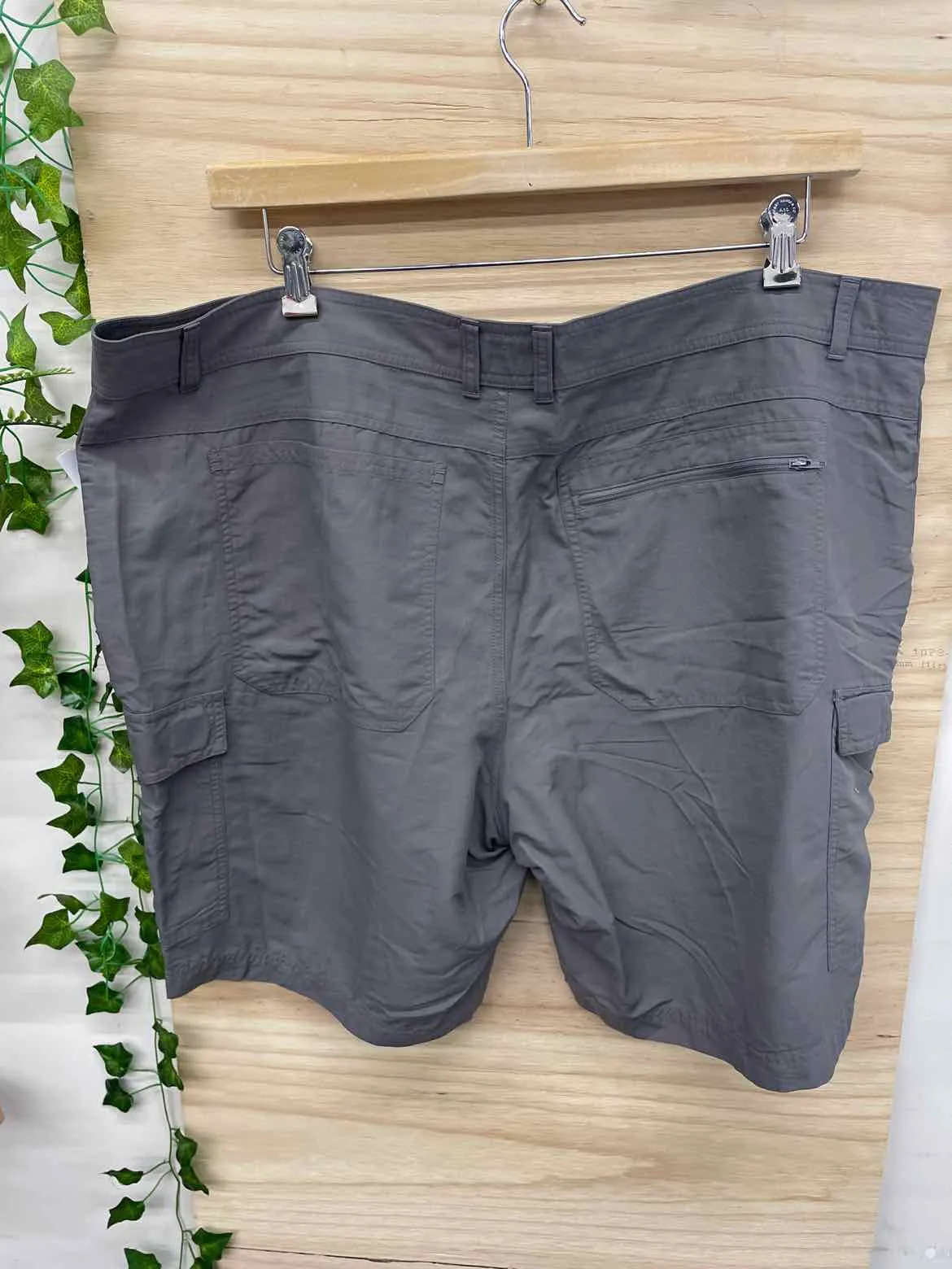 Size 46 Cabelas Men's Shorts